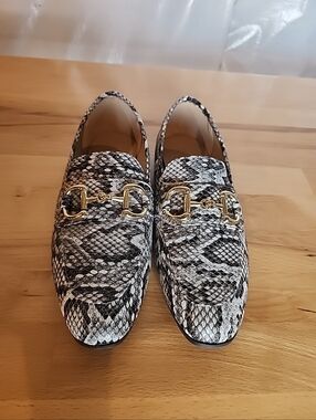 JustFab Johanna Snake Print Loafers Women 7 Gold Horsebit Chic Luxe Preppy